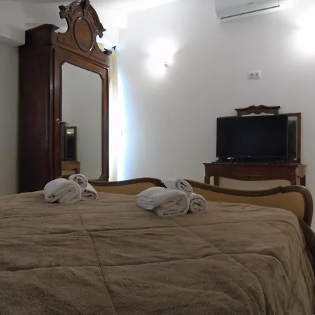 Bed & Breakfast 20th Century