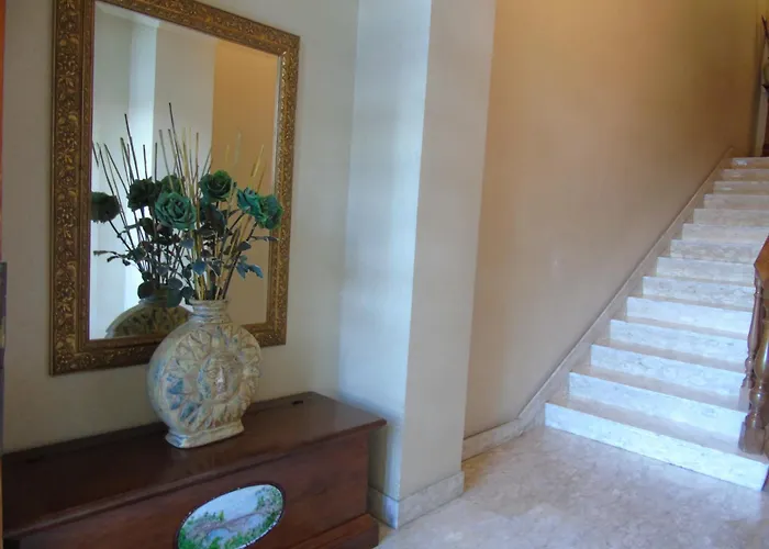 20th Century Bed & Breakfast Pineto