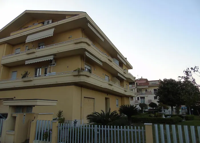 Panzió 20th Century Pineto