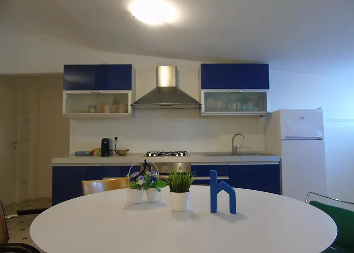 20th Century Bed & Breakfast Pineto